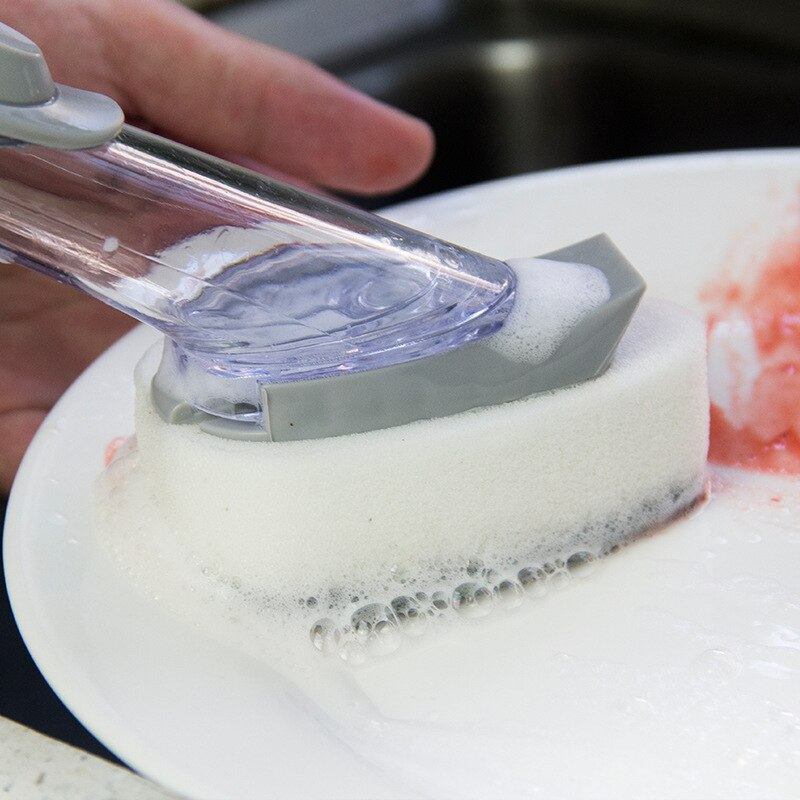 Brosse de nettoyage avec distributeur de savon
