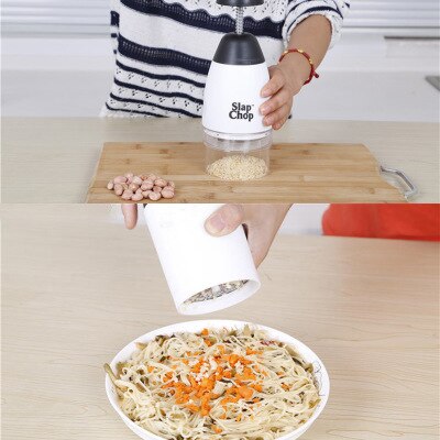 Le hachoir universel coupe rapidement toutes sortes d'aliments