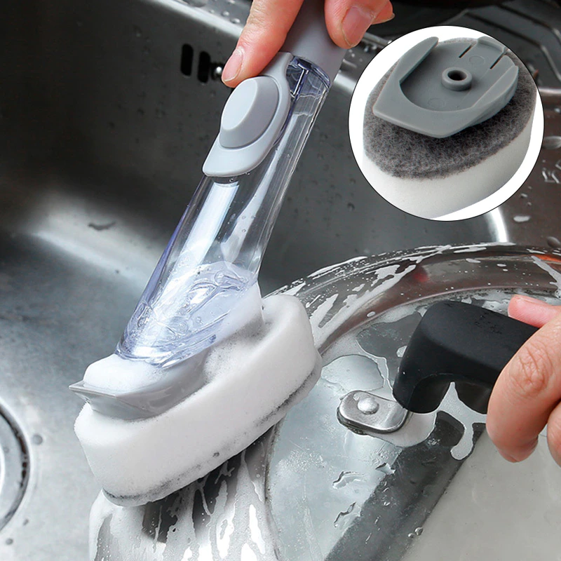 Brosse de nettoyage avec distributeur de savon