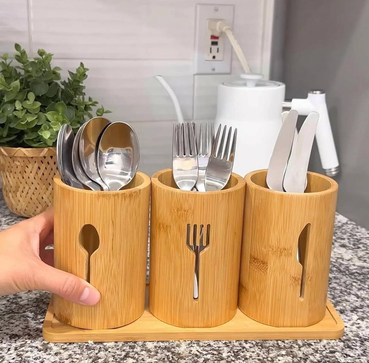 Organiseur d'ustensiles de cuisine Liora en bambou poli